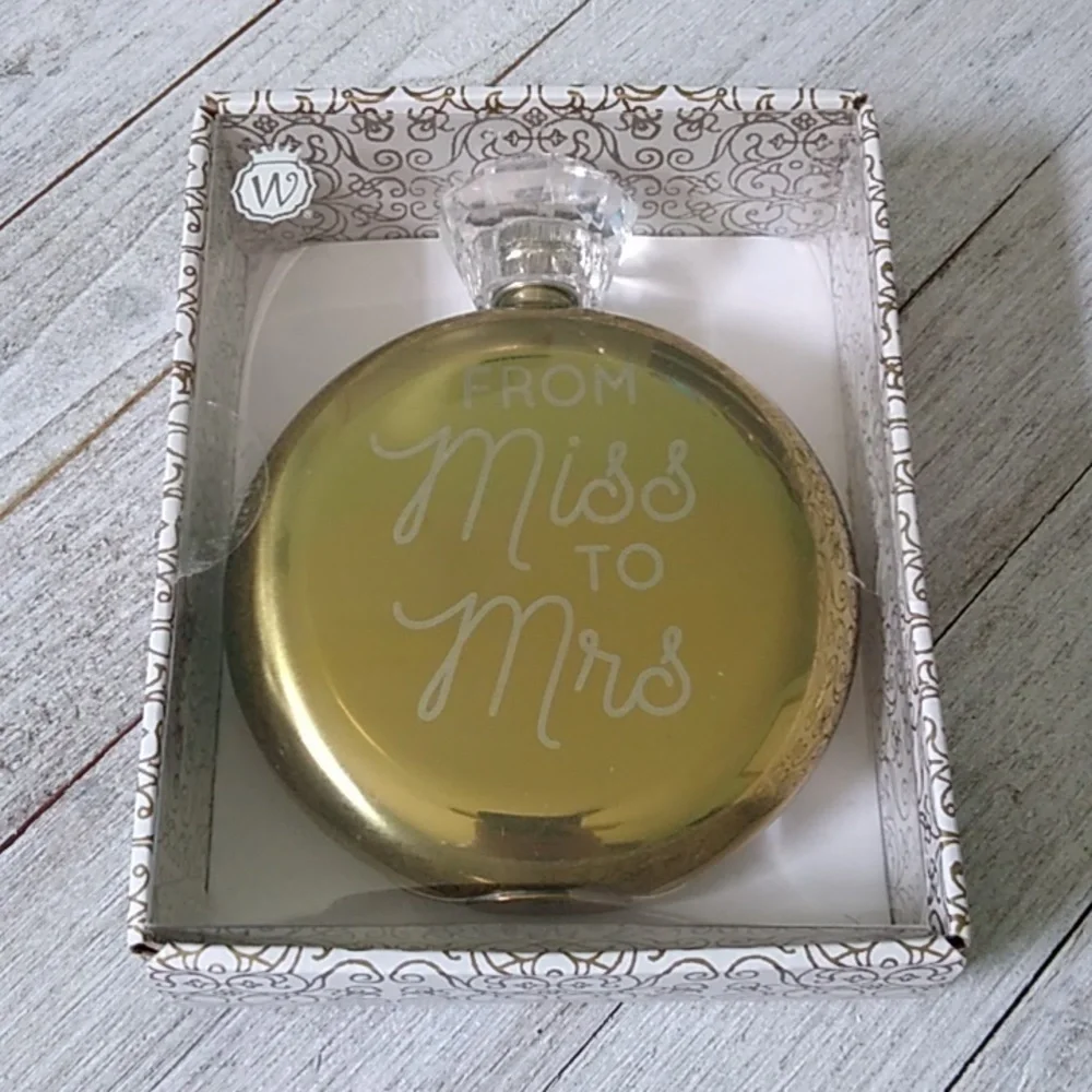 NIB Wild Eye Designs Round Hip Flask - From Miss to Mrs - Picture 4 of 9